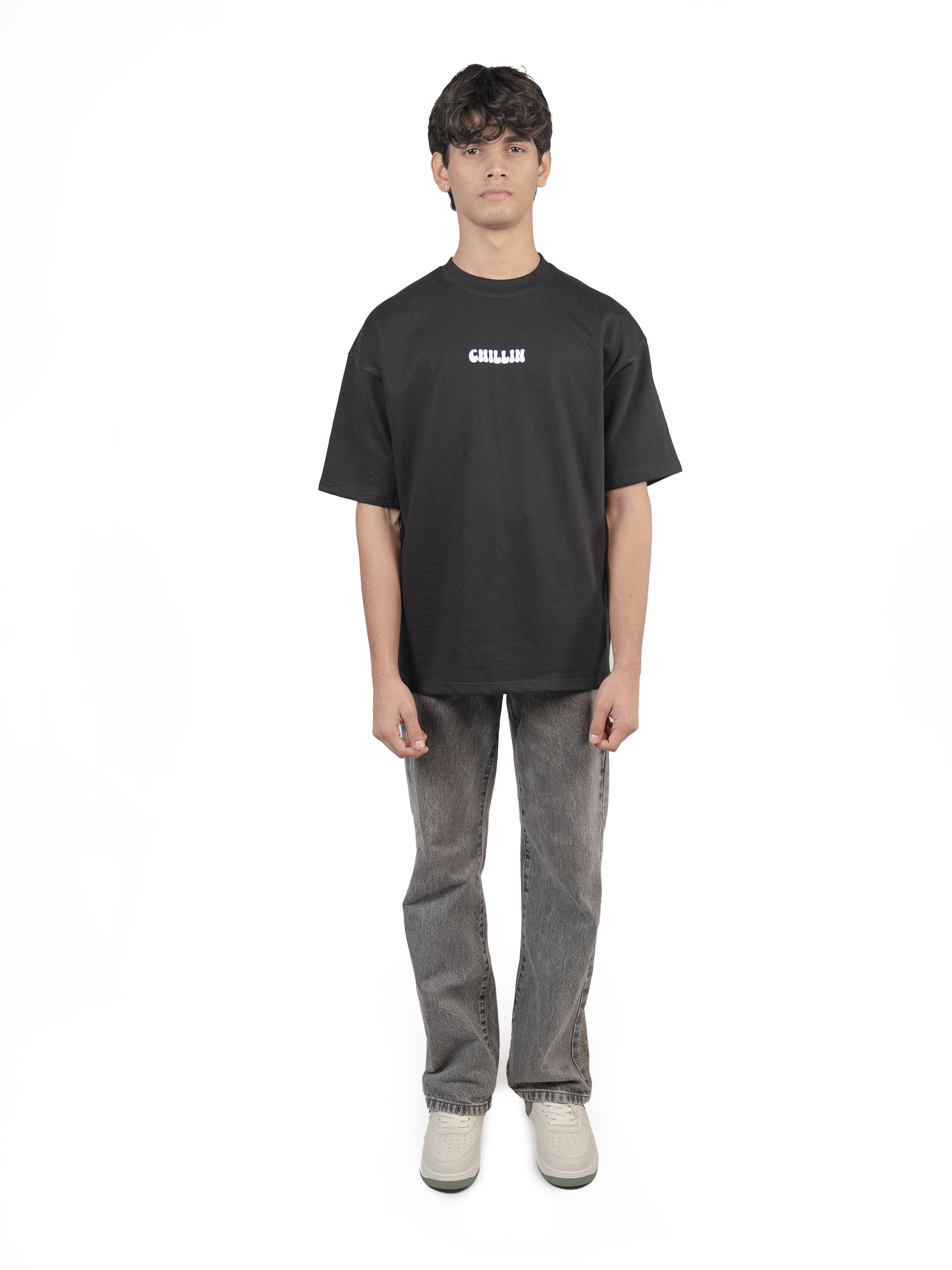 CHILLIN OVERSIZED T-SHIRT