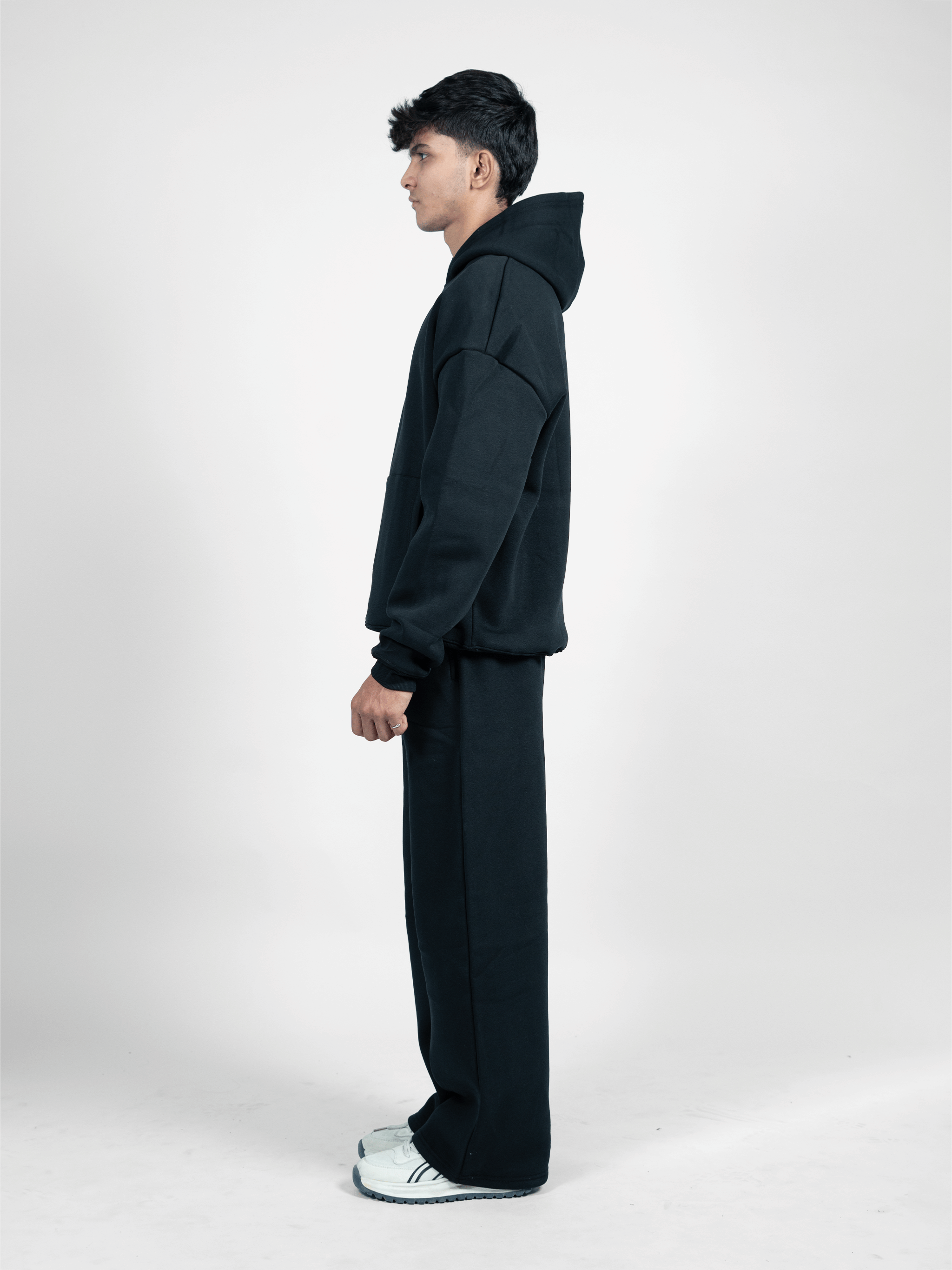 BLACK COZY OVERSIZED HOODIE